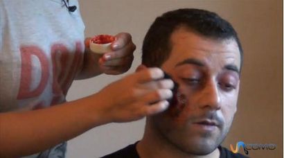 Wie gefälschten Wunde Make-up Schritt für Schritt zu tun - 10 Schritte