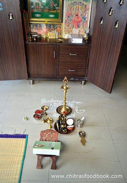 Comment faire vendredi Lakshmi Pooja à la maison - Thiruvilakku Pooja Procédure, Chitra Livre alimentaire