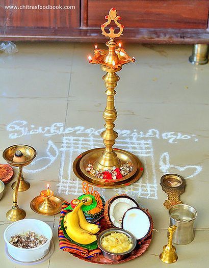 Comment faire vendredi Lakshmi Pooja à la maison - Thiruvilakku Pooja Procédure, Chitra Livre alimentaire