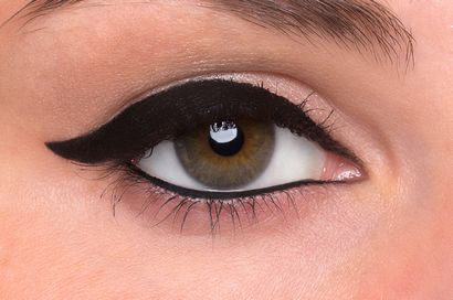 Comment faire Eyeliner Winged ou Cat-Eye Liner, Beautylish