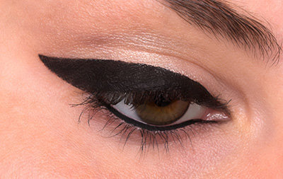 Comment faire Eyeliner Winged ou Cat-Eye Liner, Beautylish