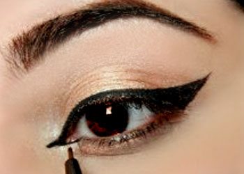 Wie Winged Eyeliner Tutorial für perfekte Augen Make-up zu tun