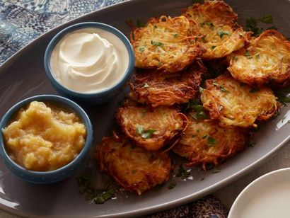 Comment habiller latkes pour Hanoukka, plat FN - Food Network Blog