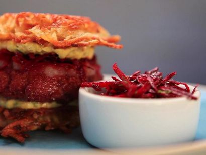 Comment habiller latkes pour Hanoukka, plat FN - Food Network Blog