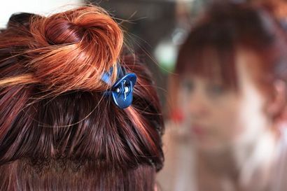 Comment teindre les cheveux deux couleurs à la maison, LEAFtv