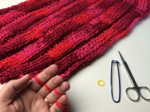 Comment tricoter une couverture doigt - GoodKnit Baisers