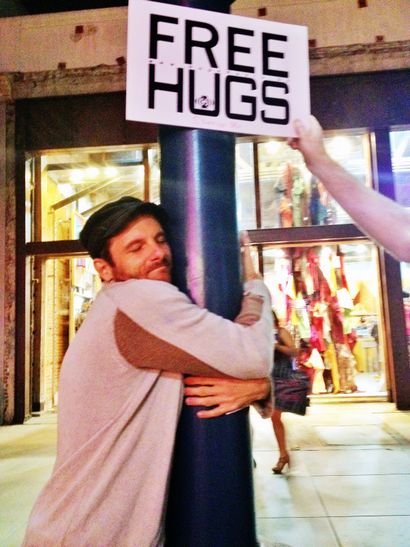 Comment donner un grand Hug - Amour quotidien avec Mastin Kipp