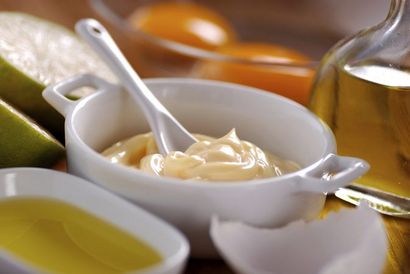 Comment guérir les cheveux secs, endommagés avec l'huile d'olive, des œufs - Mayonnaise