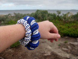 Wie man ein Cellini Spiral-Armband bilden - Kostenlose Muster und Tutorial, FeltMagnet