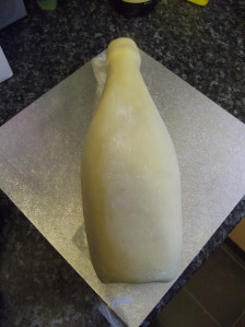 Comment faire un gâteau de bouteille de champagne, gâteaux individuellement Iced