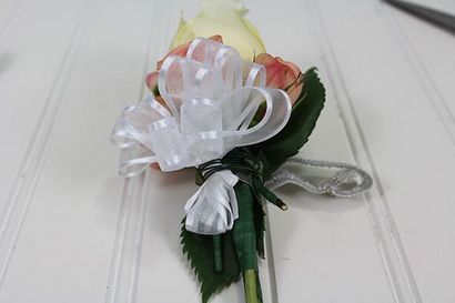 Comment faire un Corsage - mariage DIY (petit bouquet de fleurs) Comment faire un Corsage - mariage bricolage