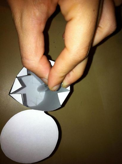 Comment faire un cylindre de carton - 8 étapes