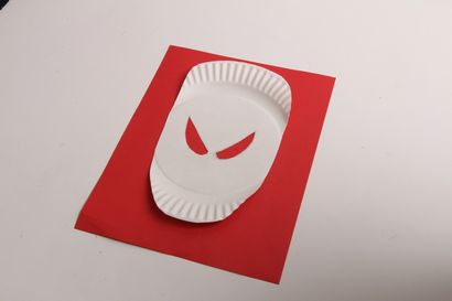 Wie man einen DIY Spiderman macht Pappteller Maske - JAM Blog