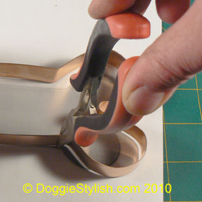 Comment faire un Cookie Cutter en forme d'os de chien 10 étapes (avec photos)