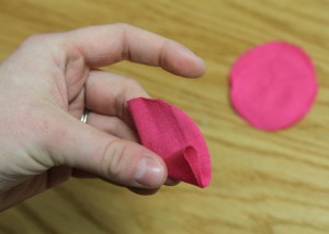 Comment faire un bandeau de fleurs en tissu