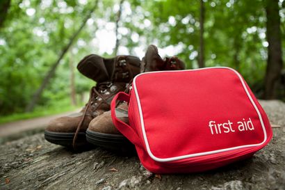 Comment faire une trousse de premiers soins pour la randonnée, les Junkies Aventure