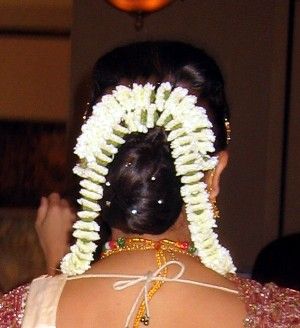 Comment faire un Gajra (traditionnel Garland indienne) 5 étapes (avec photos)