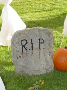 Comment faire un cimetière Halloween! Le décorateur Budget