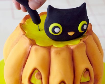 Wie man ein Jack O Lantern Pumpkin Cake Make - Step x Step, Cakegirls