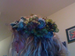 Wie man einen Kick-ass floral Kopf Kranz, Offbeat Bride machen