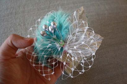Wie man eine Spitze elastische Baby-Stirnband mit Vogelkäfig Schleiern, Federn und Gewebe-Blumen-Tutorial