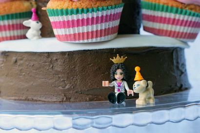 Comment faire un gâteau d'amis LEGO anniversaire, Veggie Mama