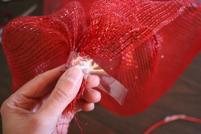 Comment faire une couronne de ruban de maille, Chica et Jo