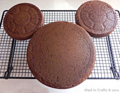 Wie man einen Mickey-Kuchen ohne Fancy Pan oder Lebensmittel Farbige Frosting - Mad in Crafts