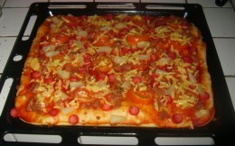 How-To-Make-An-Easy-Filipino-Style-Hotdog-and-Beef-Loaf-Pizza, hubpages