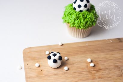 Comment faire un facile Fondant Soccer Ball Topper