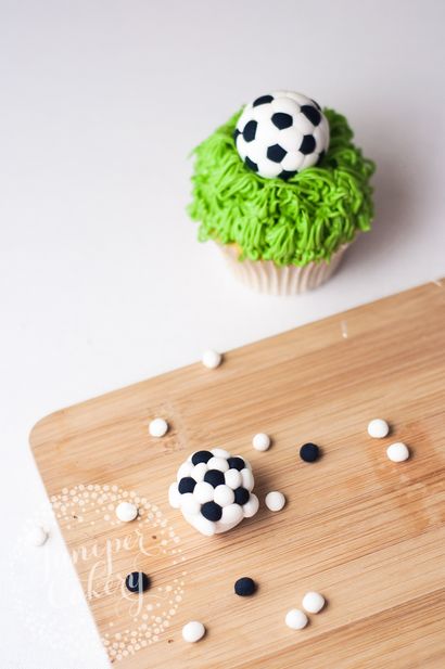 Comment faire un facile Fondant Soccer Ball Topper