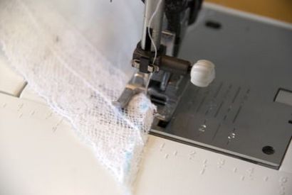 Wie für die ein Erbstück Lace-Edged Hanky ​​Make Bride-to-Be