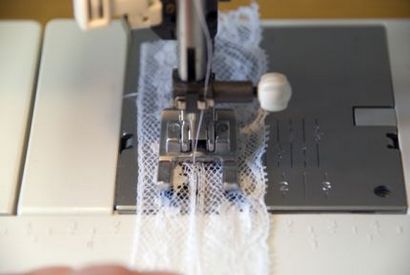 Wie für die ein Erbstück Lace-Edged Hanky ​​Make Bride-to-Be