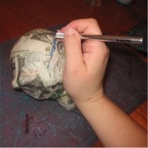 Comment faire un papier mâché tête Marionnettes 7 étapes (avec photos)