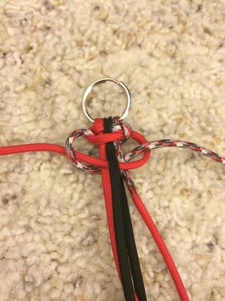 Comment faire un Paracord Keychain 6 étapes