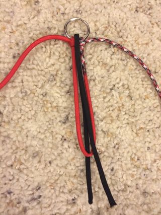 Comment faire un Paracord Keychain 6 étapes