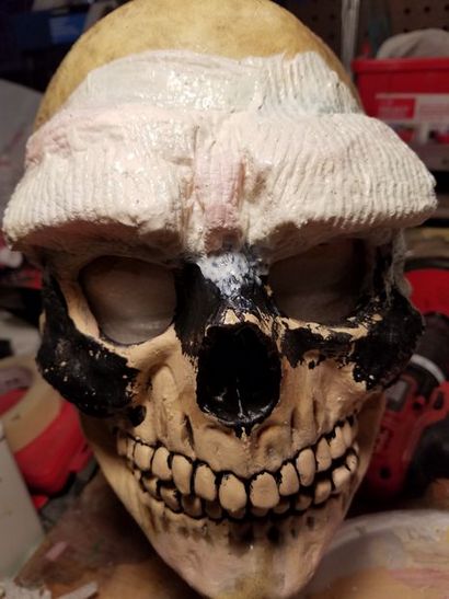 Comment faire un masque Crâne rouge d'un crâne en caoutchouc masque 13 étapes (avec photos)