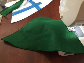 Comment faire un Robin Hood Hat 7 étapes (avec photos)