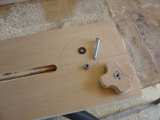 Comment faire un cercle de routeur de coupe Jig 8 étapes (avec photos)