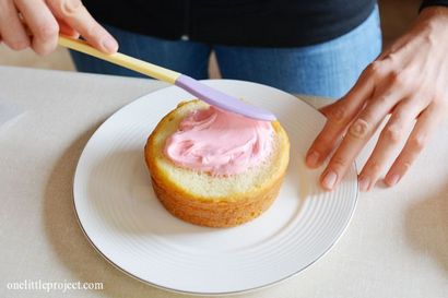 Wie man einen Smash-Kuchen für einen ersten Geburtstag machen