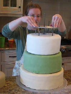Comment faire un gâteau de mariage et des instructions vidéo Niveau droite