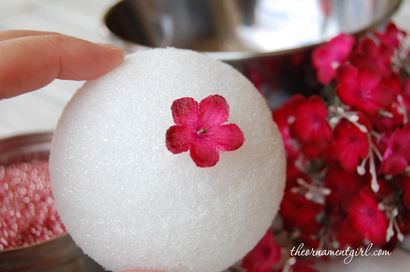 Wie man eine Hochzeit pomander, küssen Ball oder Ornament mit Seidenblumen zu machen, DIY (küssen) Wie man eine Hochzeit pomander, küssen Ball oder Ornament mit Seidenblumen machen, DIY