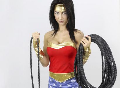 Comment faire une Wonder Woman Costume à la maison - 8 étapes