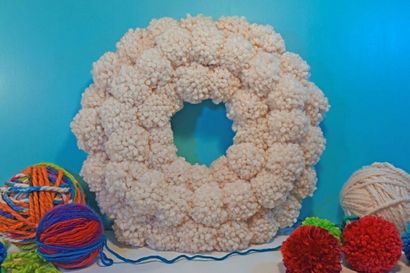 Comment faire une couronne de fleurs de fil Pom-Pom pour toutes les occasions