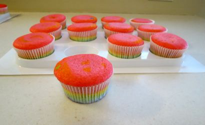 Wie man Helle Regenbogen-Cupcakes •