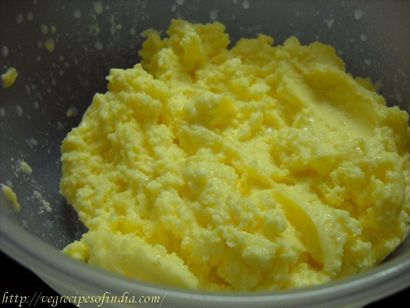 Wie macht man Butter zu Hause, hausgemachte weiße Butter oder Makhan Rezept