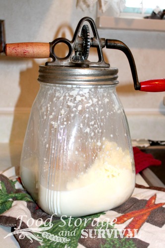 Comment faire du beurre avec un Baratte à beurre - Conservation des aliments et la survie