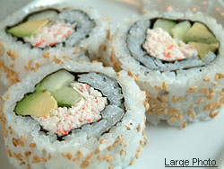 Wie machen California Rolls, Kalifornien Sushi Rolls, Maki-Sushi, japanisches Rezept