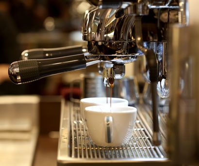 Wie machen Cappuccino zu Hause mit oder ohne Maschinen