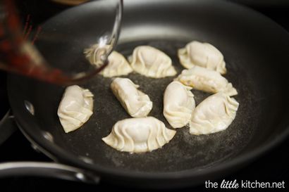 Wie man chinesische Potstickers (Rezept und Video), The Little Kitchen